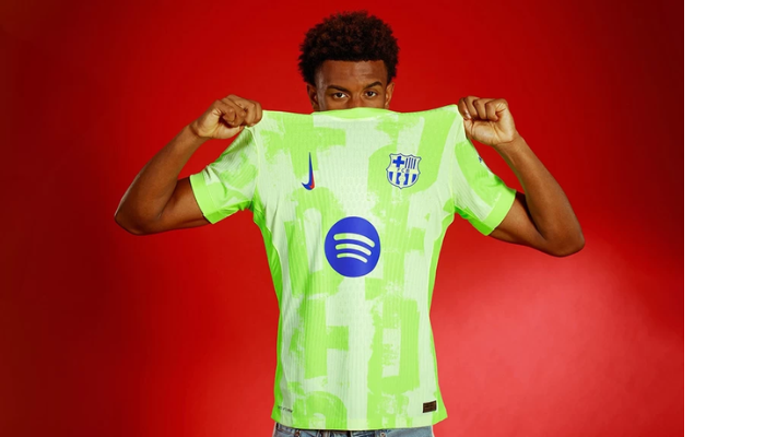 Terceira camisa Barcelona Nike 2024/25 versão torcedor verde com selo de 125 anos.