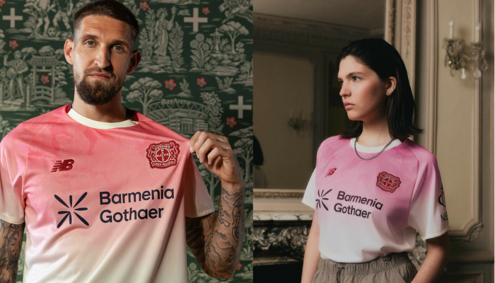 Terceira camisa Bayer Leverkusen New Balance 2025/26 com degradê carmim e creme e detalhes florais