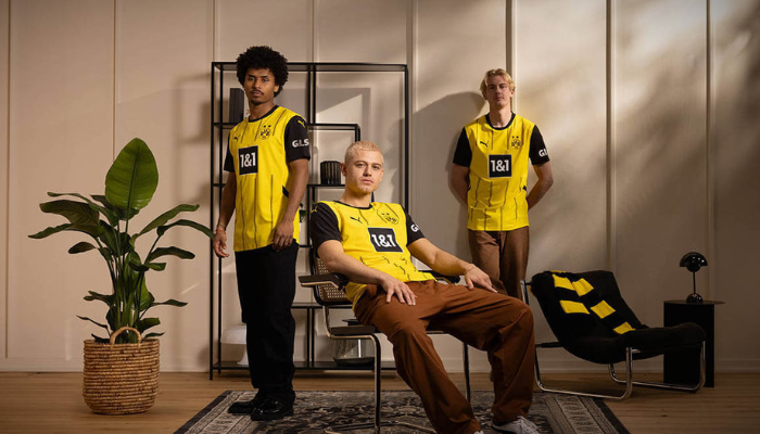 Camisa titular Borussia Dortmund Puma 2024/25 amarela com listras pretas verticais e mangas pretas.