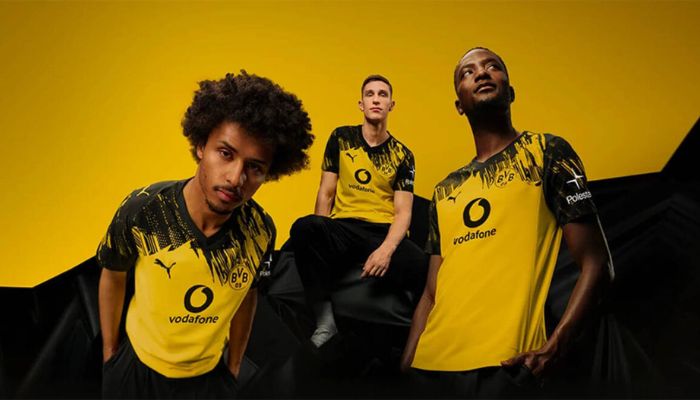 Camisa titular Borussia Dortmund Puma 2025/26 amarela com gráficos pretos e gola em V.