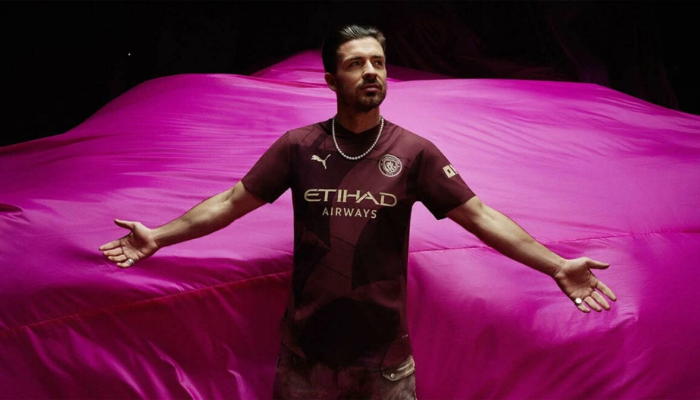 Camisa terceira Manchester City 2024/25 Puma bordô com detalhes dourados e navio tonal