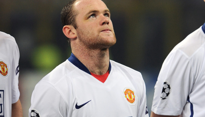Camisa retrô Manchester United Nike 2008-2009 branca com detalhes clássicos.
