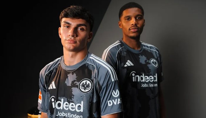 Terceira camisa Eintracht Frankfurt adidas 2025/26 cinza com arco branco
