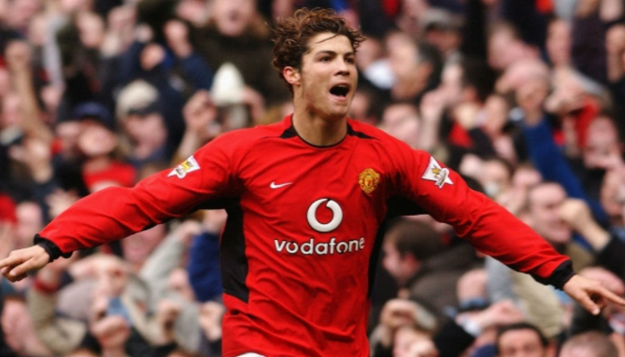 Camisa retrô Manchester United Nike 2002-2004 vermelha com detalhes clássicos.