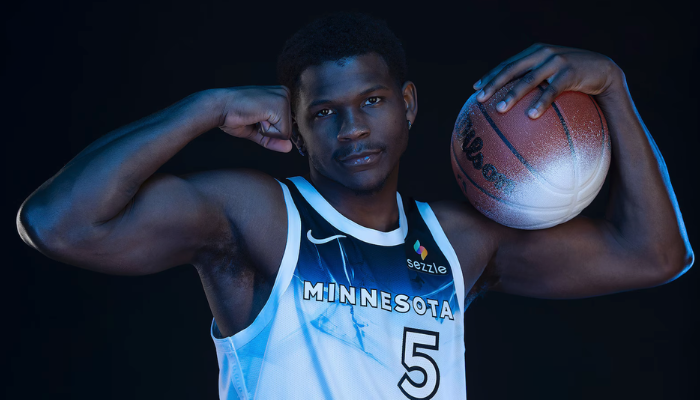 Regata Minnesota Timberwolves City Edition Nike 2024-2025 Branca com padrão de gelo.