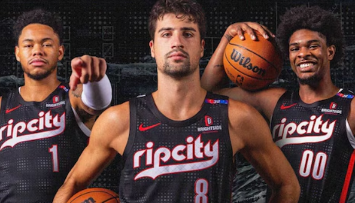 Regata Portland Trail Blazers City Edition Nike 2024/25 preta com estampa xadrez, detalhes do Mt. Hood e coordenadas do Oregon.