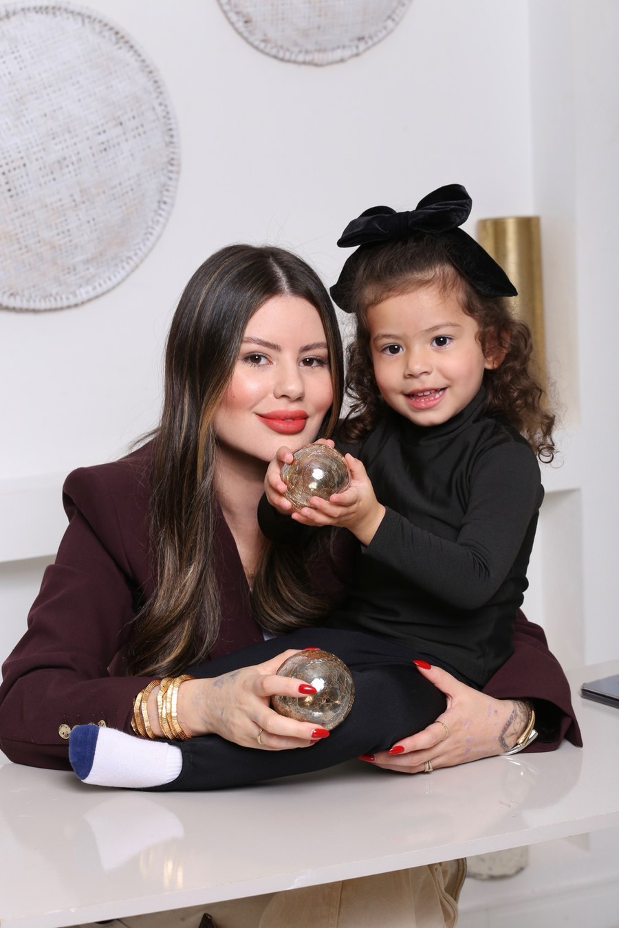 Alline Ortiz, fundadora da Dona Maternidade, com a filha Dona