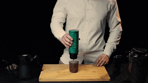 Espresso con crema listo en la taza