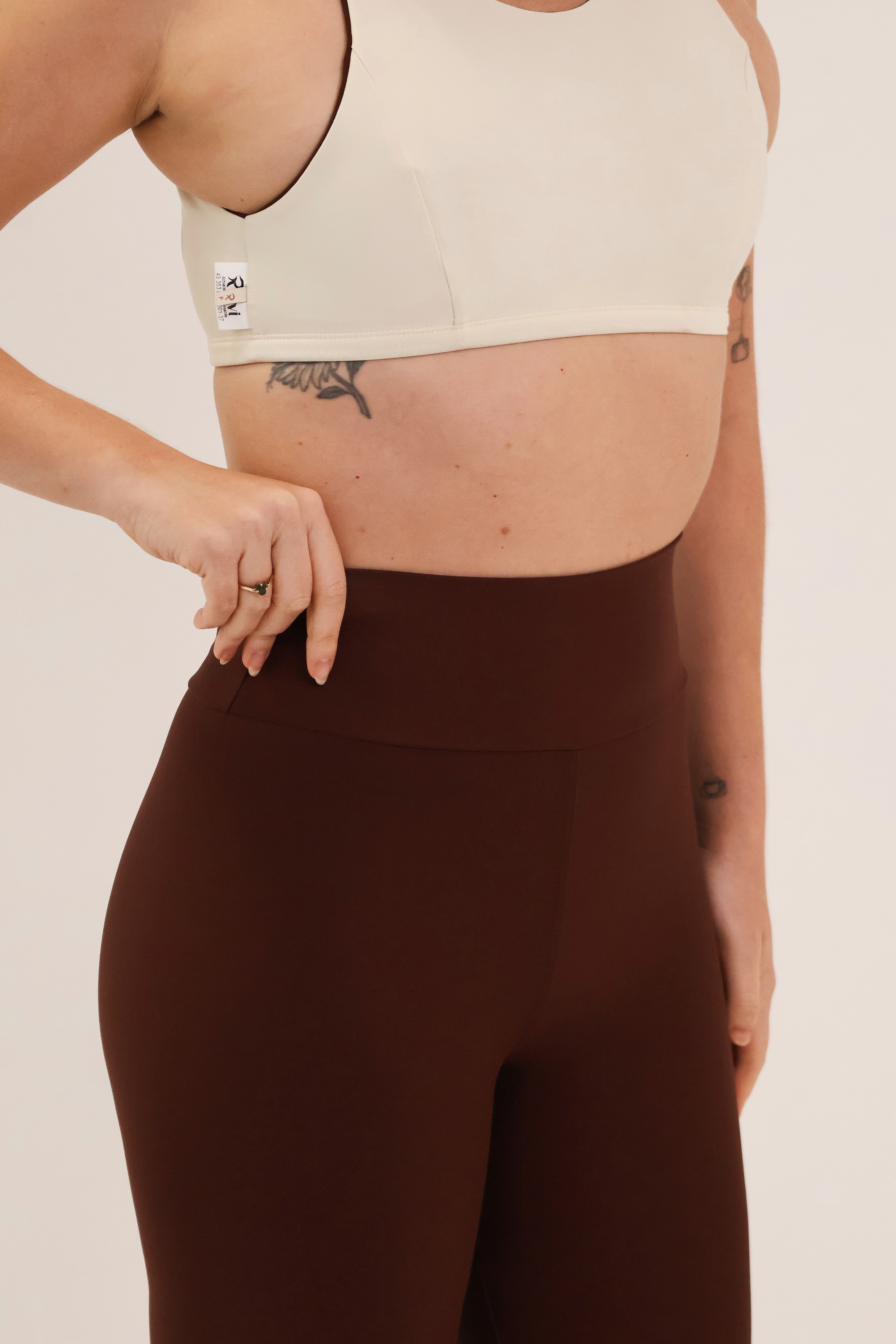 Costas da Legging Basic Matte &mdash; encaixe anat&ocirc;mico