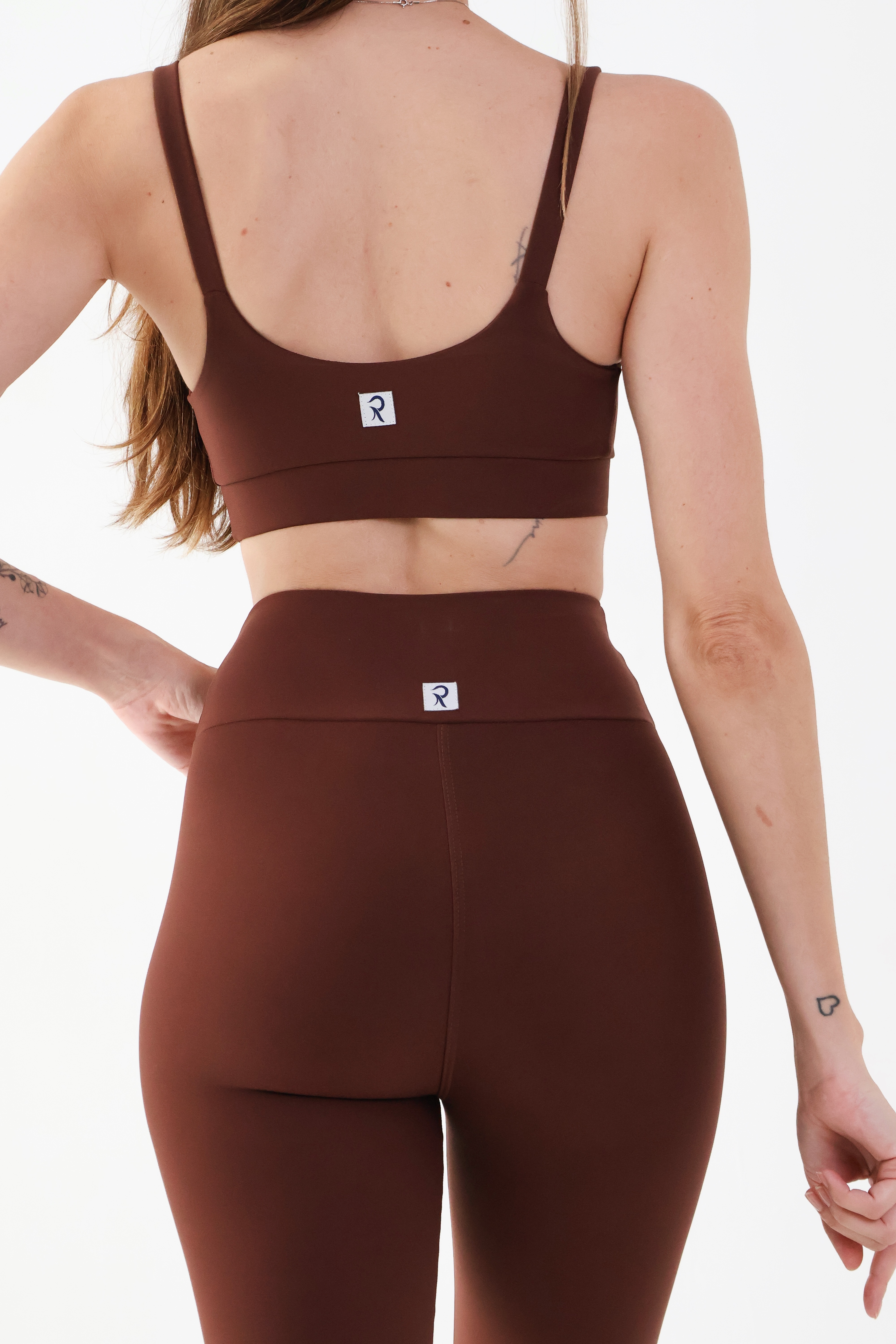 Detalhe da pala larga de 8 cm da Legging Basic Matte