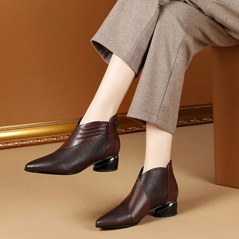 Bota em couro feminina