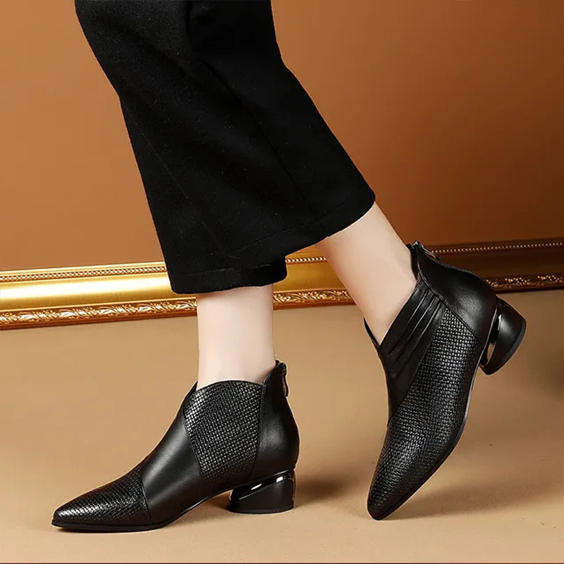 Bota em couro feminina