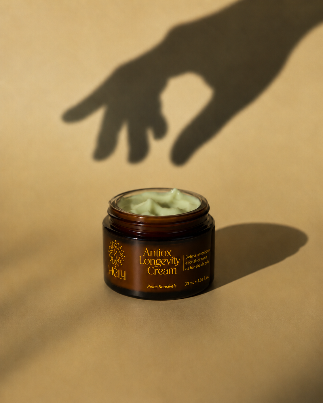 Pele saud&aacute;vel e luminosa &mdash; Antiox Longevity Cream