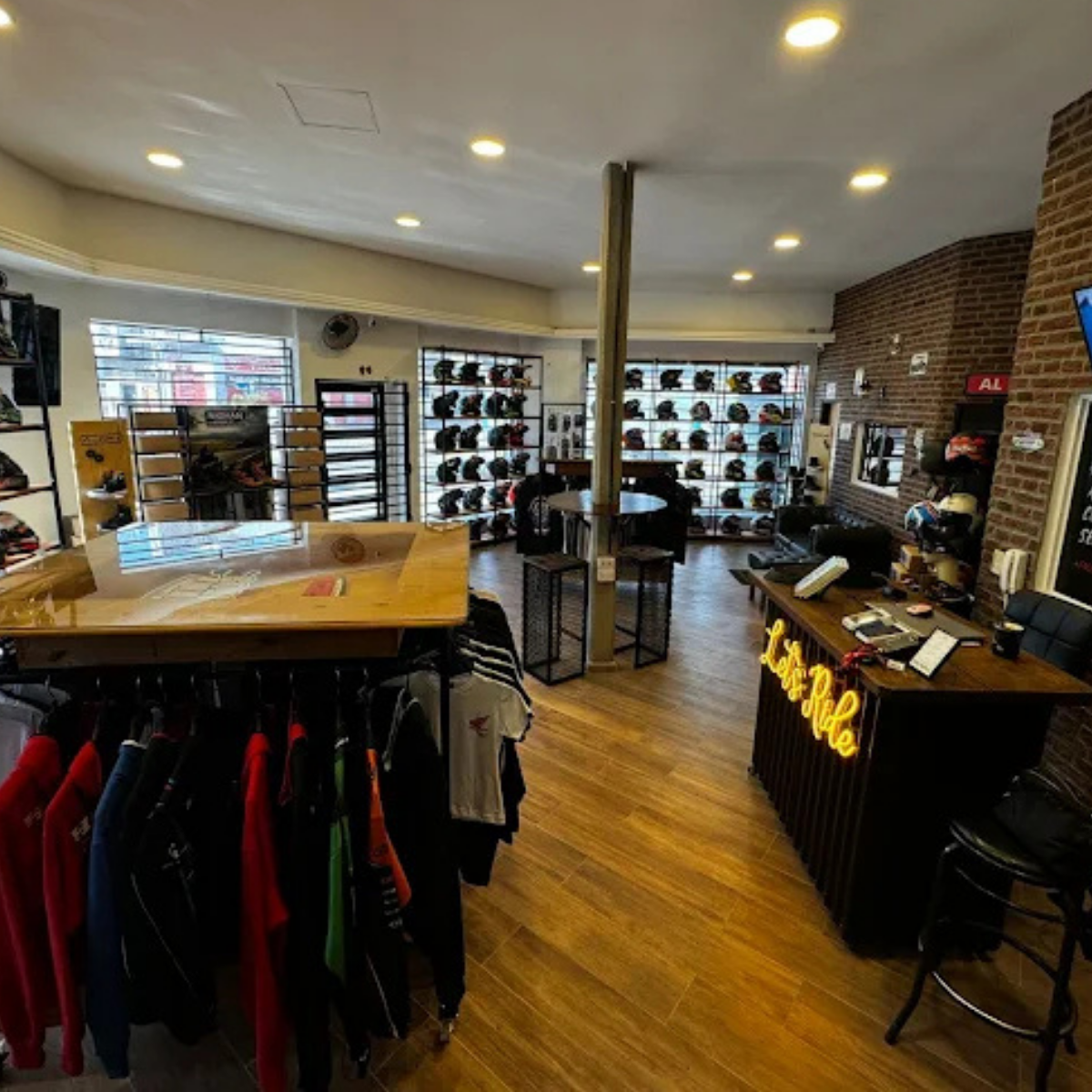 Exterior showroom VXV