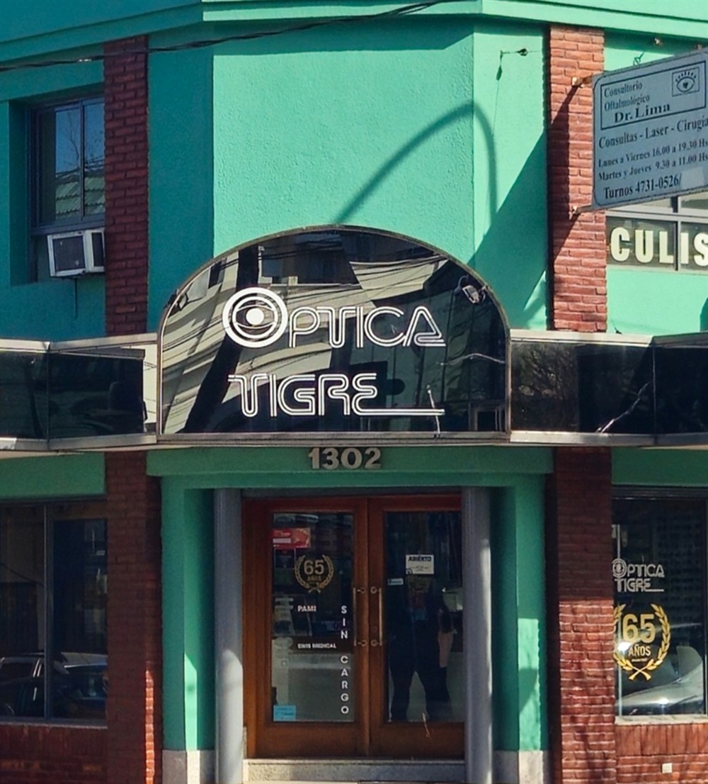 Entrada de Optica Tigre, Av. Cazon 1302