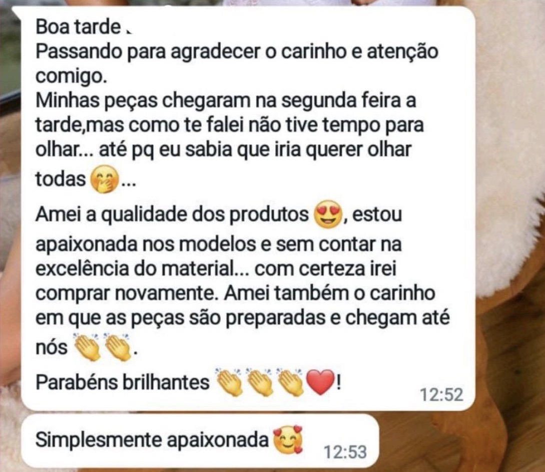 Print real de cliente elogiando a qualidade, os modelos, o material e o cuidado na preparação das peças