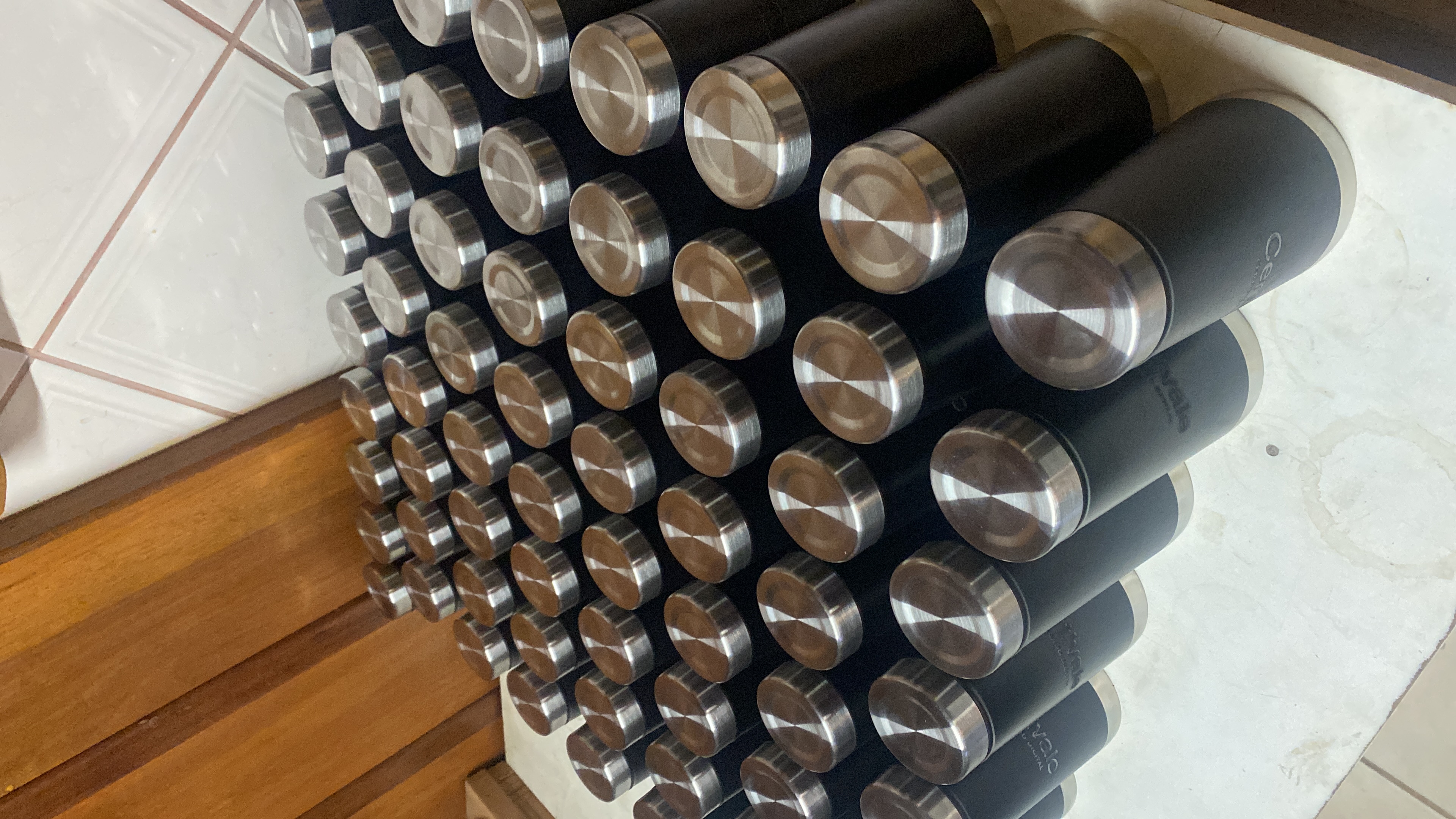 Vários copos térmicos Vsantos