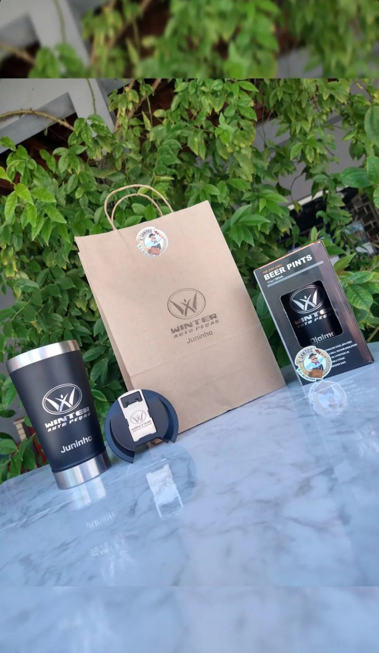 Copo térmico gravado a laser e embalado