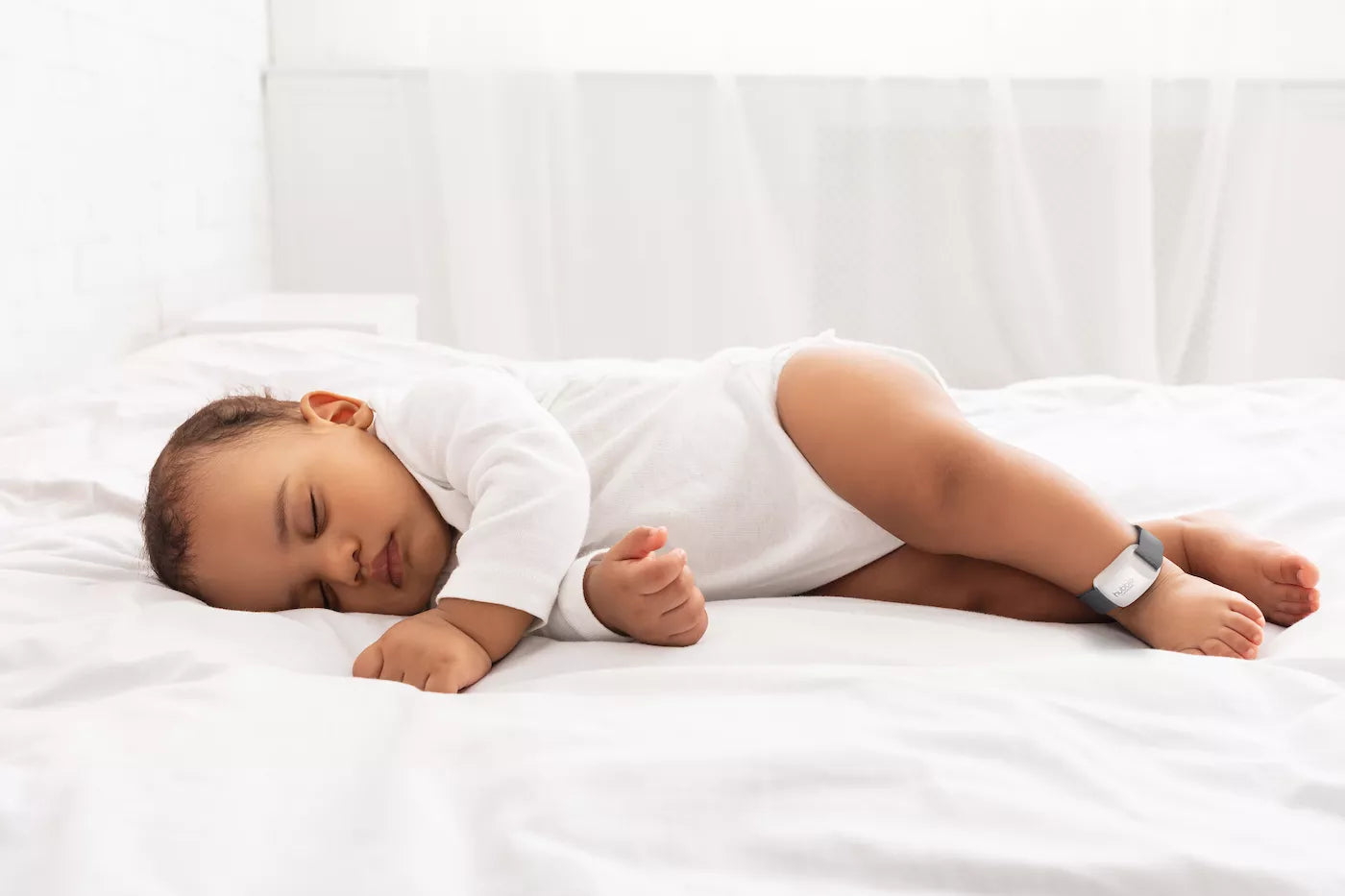 Bebê descansando com o sensor Hubble Guardian Cam