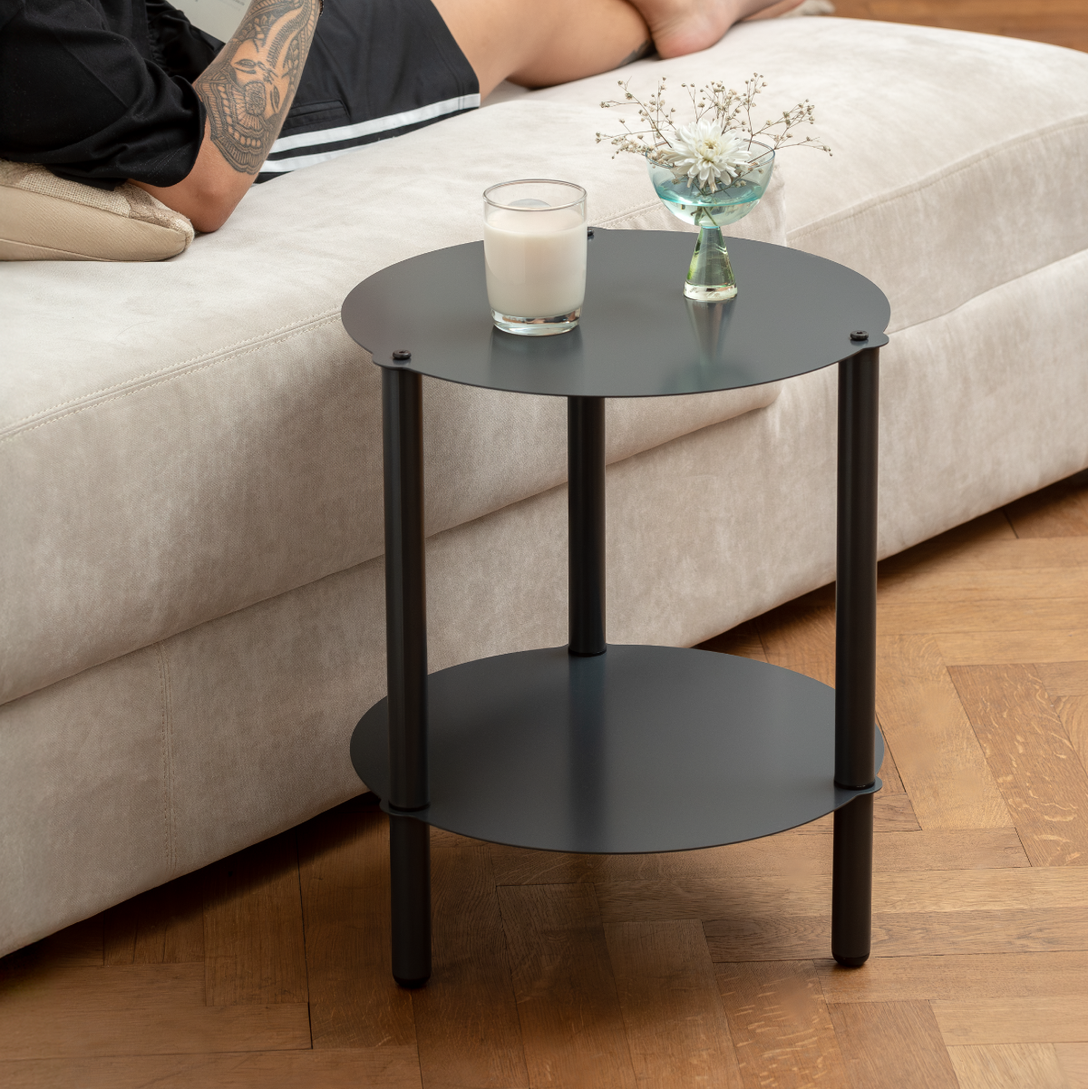 Mesita Auxiliar &middot; CH02 ambientada