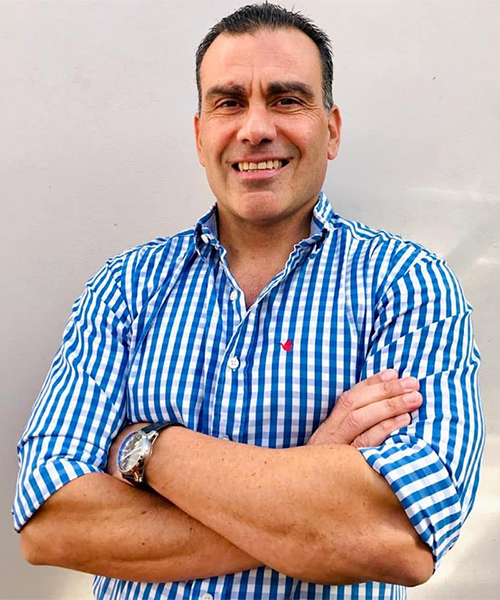 Dr. Gustavo Esteban