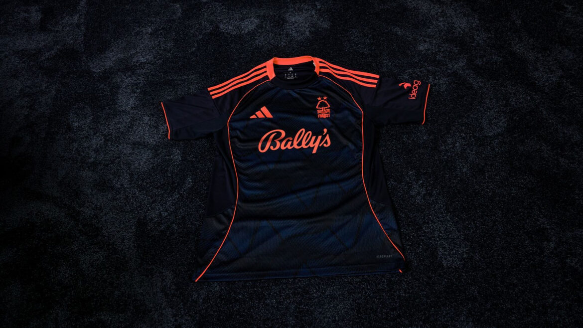 Nottingham Forest III 2025 frente navy solar red