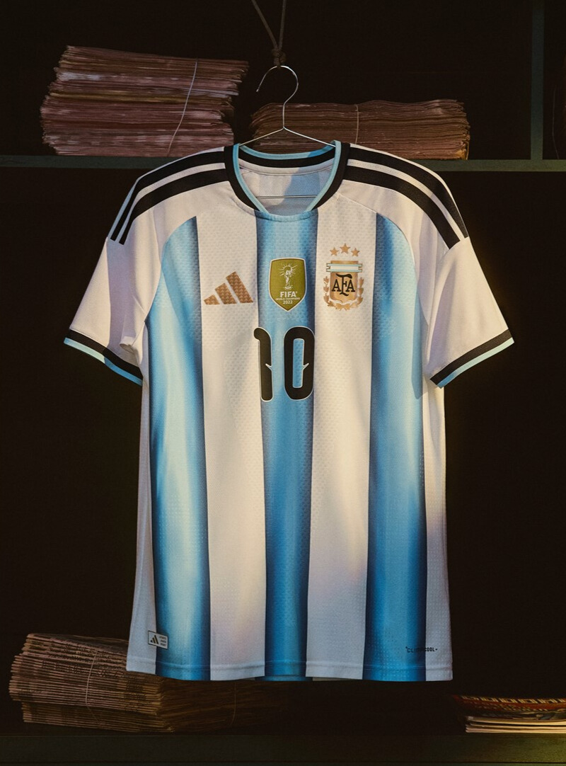Camisa Argentina Home 2026/27 azul e branca com patch de campe&atilde;o