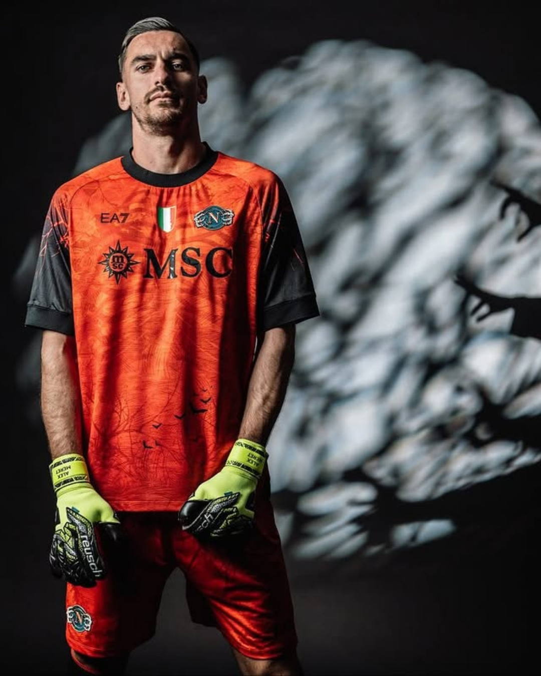 Camisa Napoli Halloween Goleiro 2025/26 detalhe escudo e brilho noturno