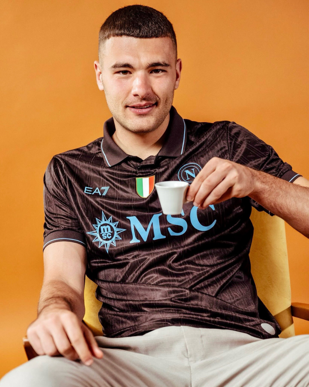 Camisa Napoli Third 2025/26 EA7 café com detalhes azuis