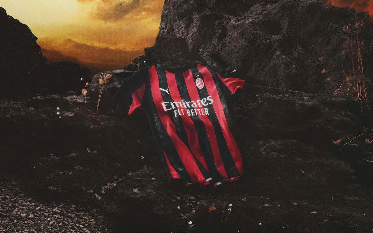 Camisa Milan Home 25/26 Torcedor Puma Masculina Vermelha e Preta com Grafismos