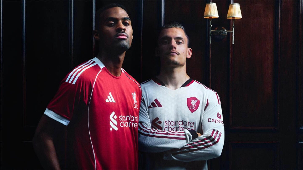 Liverpool Home 2025/26 detalhe gola e tecidos Adidas