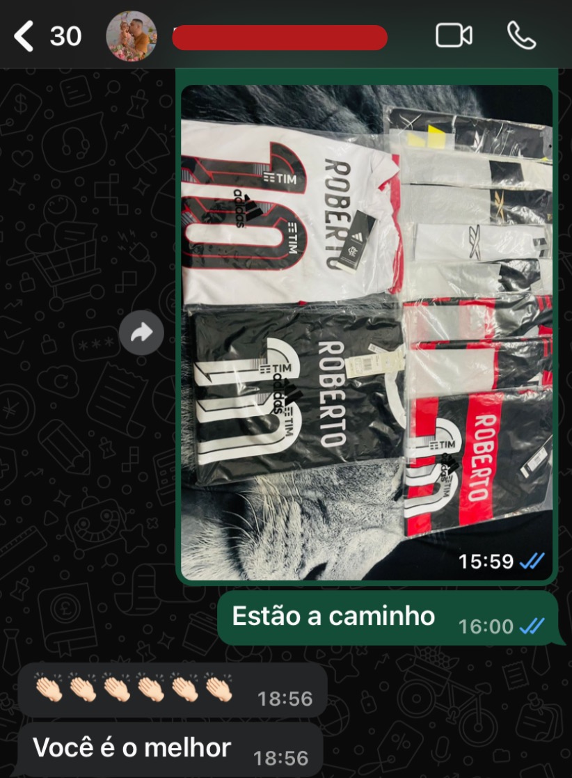 Cliente vestindo o kit Flamengo 1981 retrô