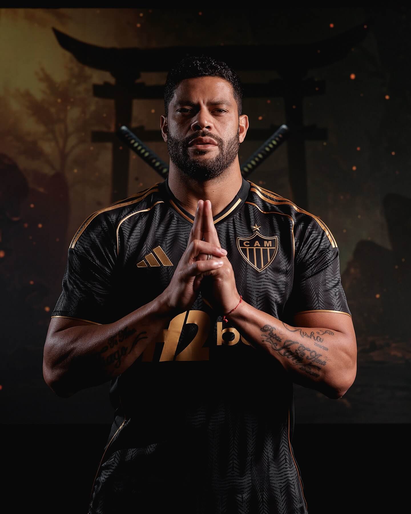 Atlético Mineiro III 2025/26 - frente preta com grafismo penas do Galo