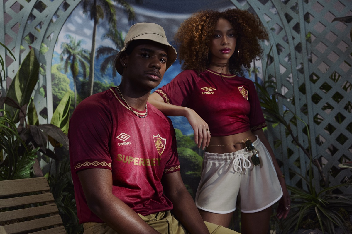 Detalhe gola e escudo camisa Fluminense III 2025/26 Umbro