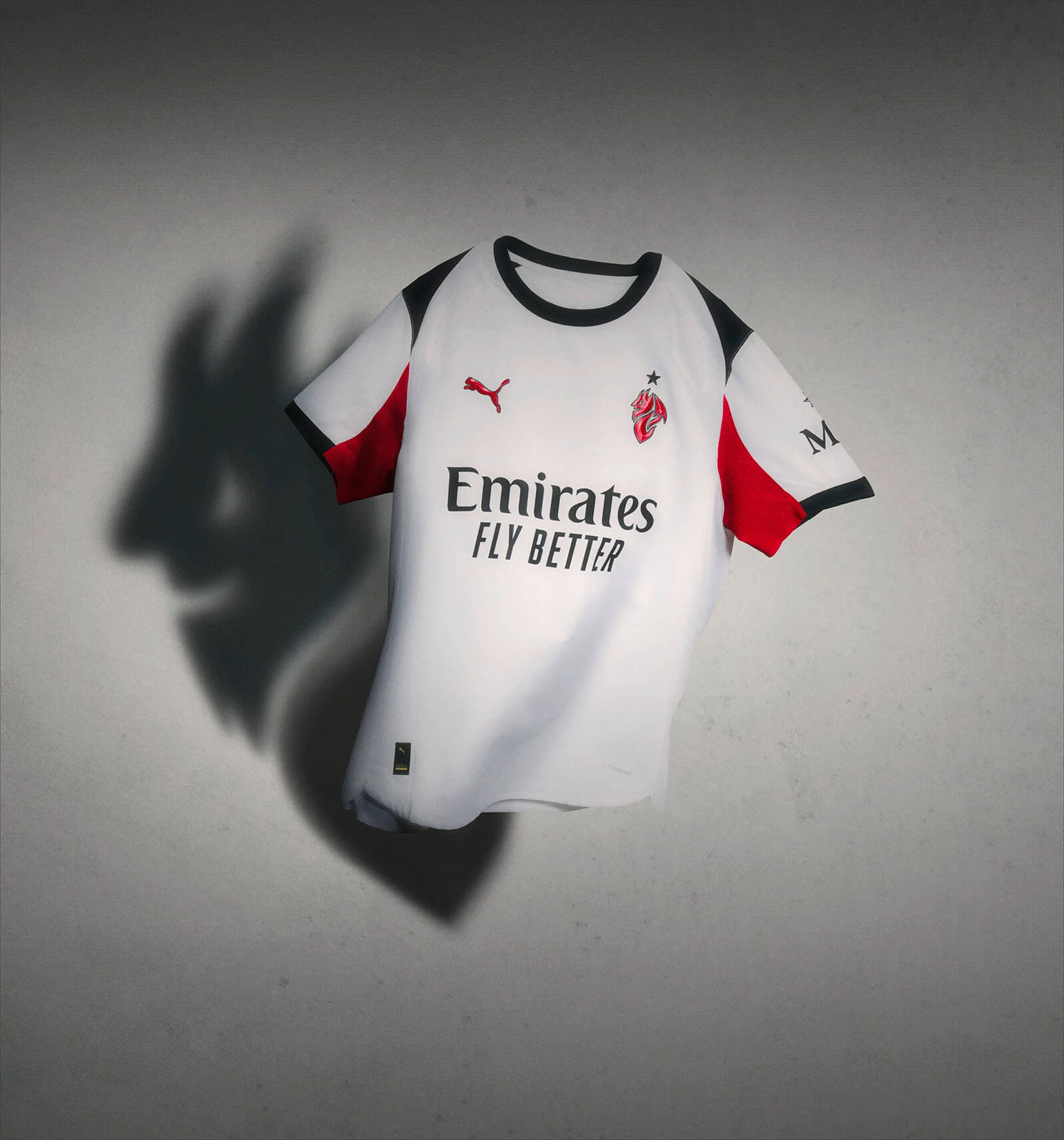 Detalhes da Camisa Milan Away 25/26 Puma Branca