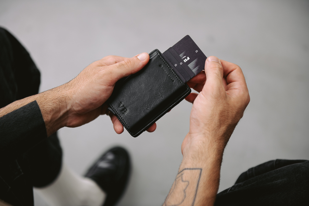 Magic Wallet negra – vista 3/4