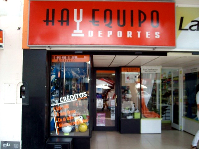 Local Hay Equipo de General Alvear sobre la avenida principal en 2009