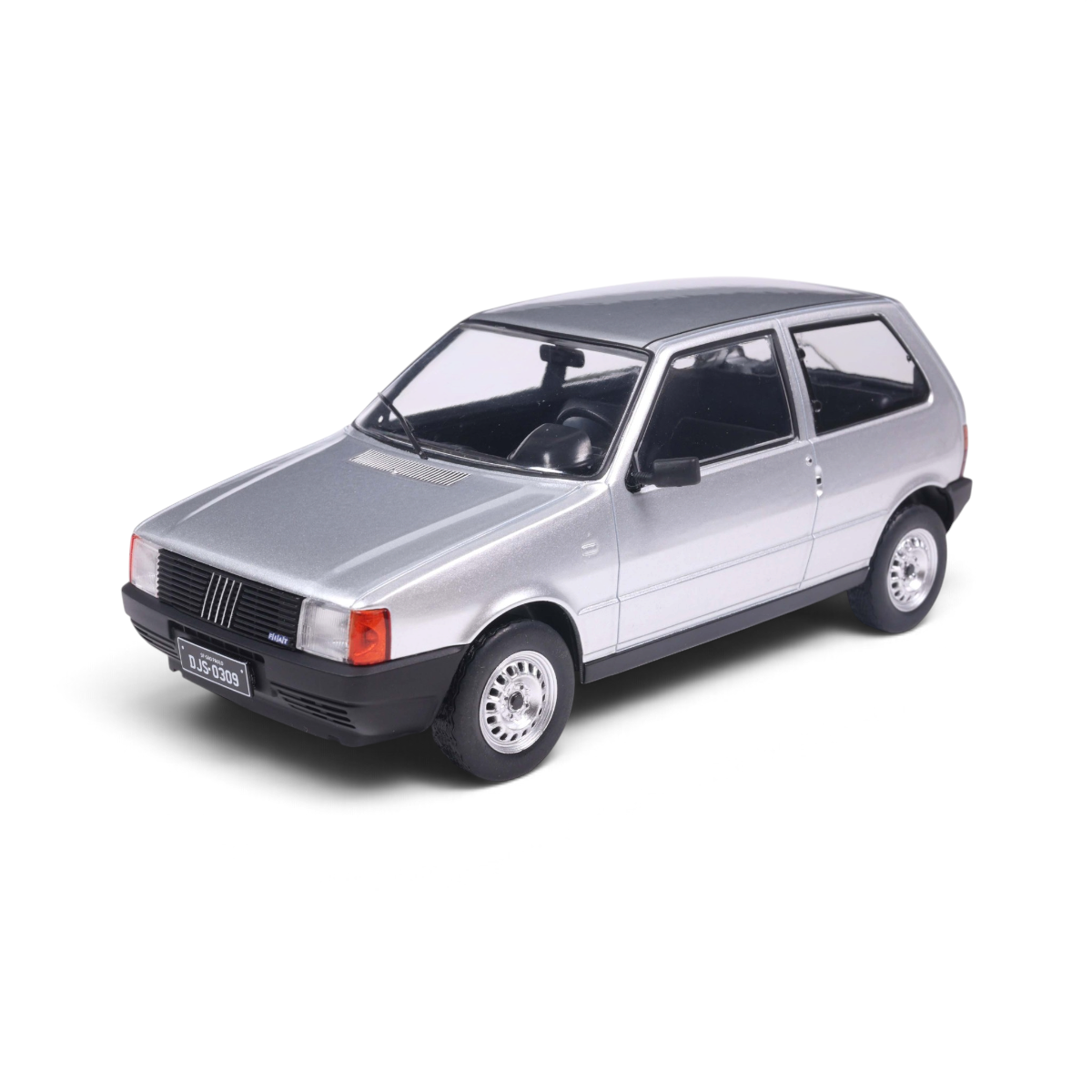 Vista dianteira da miniatura Fiat Uno S 1985 prata, California Toys, escala 1:24, c&oacute;digo CAL24233A