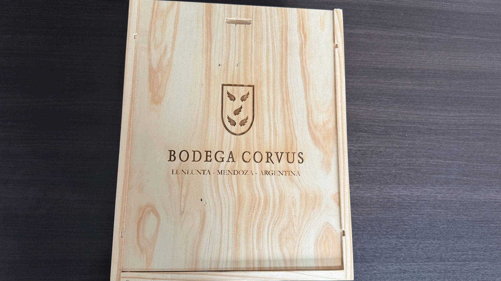 Caj&oacute;n Ala Negra Gran Reserva Malbec 2018 x6 &mdash; Wine Glass