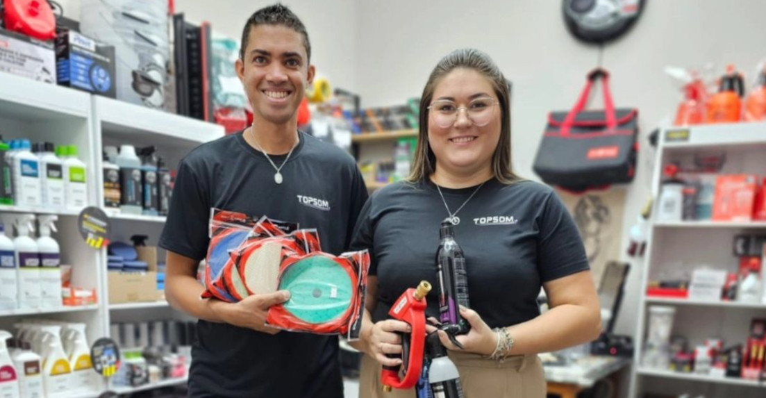 Alessandro e Débora, proprietários da Top Som