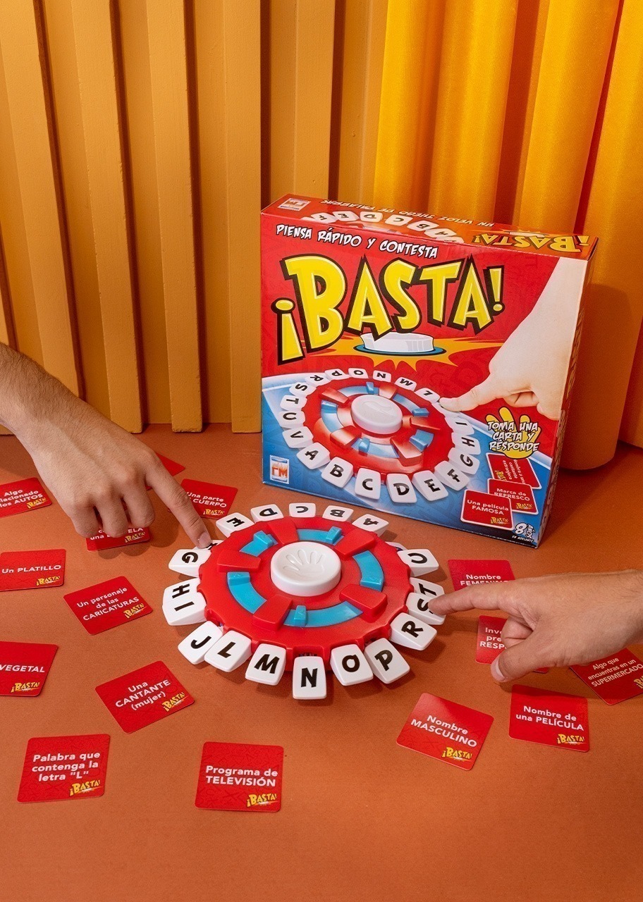Cartas y tablero ¡BASTA!