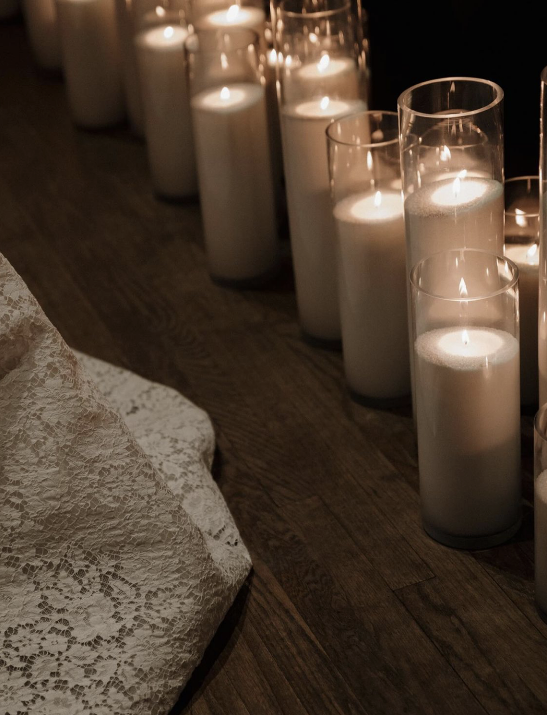 Instalación de velas para una celebración