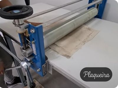 Plaqueira do ateliê Shoyu Crafts