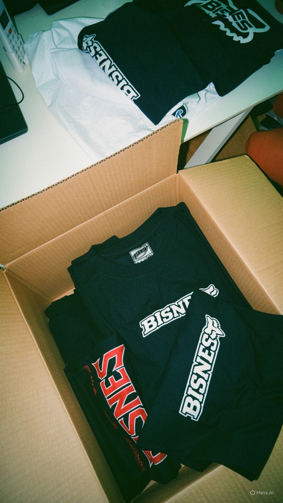 Cliente con hoodie BISNES