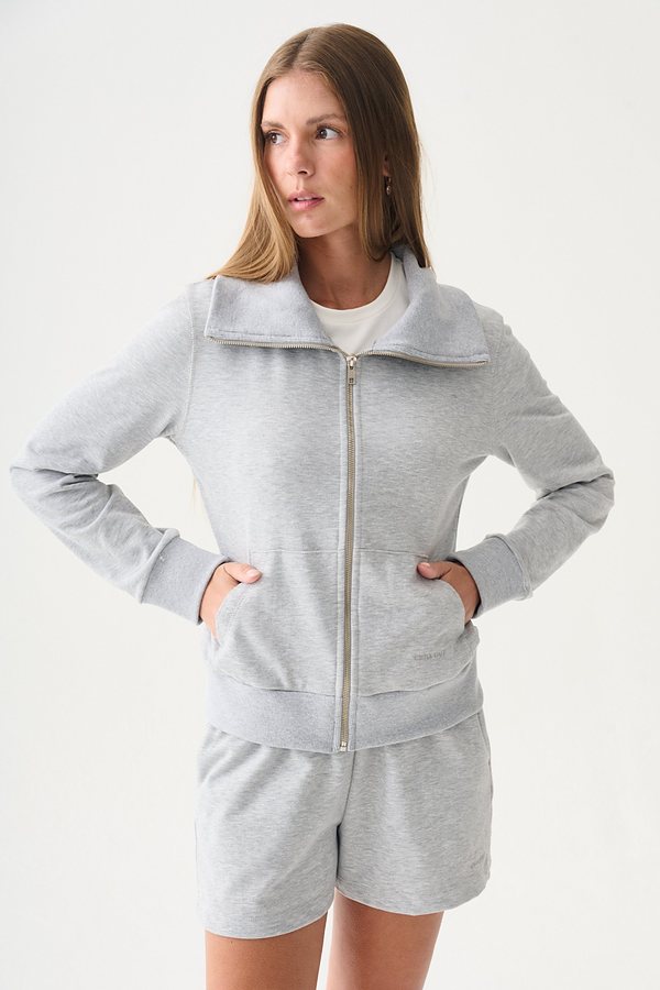 Campera Equilibrio y Short Equilibrio
