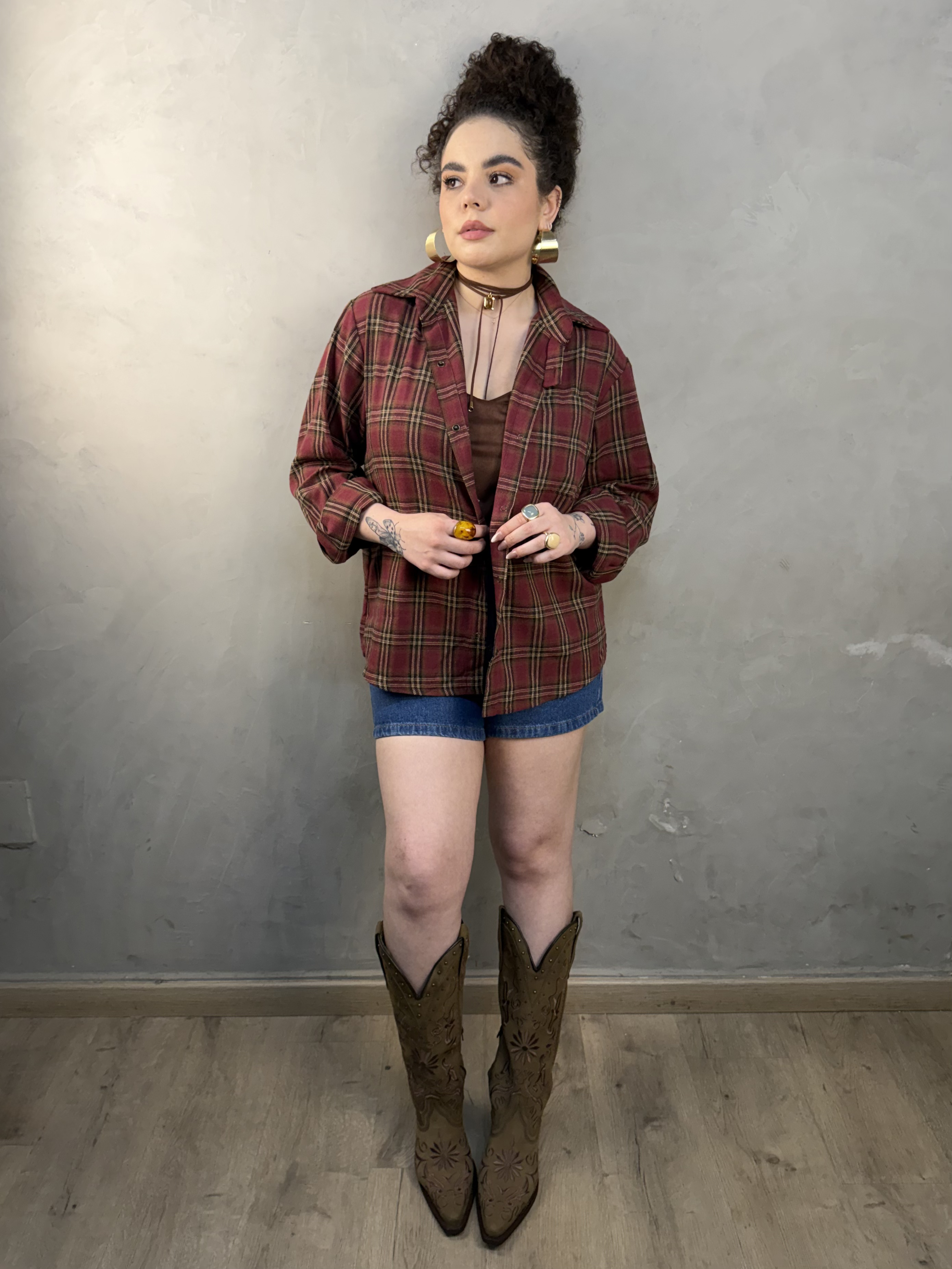 Cal&ccedil;a Mel Listrada Cereja com blazer marrom
