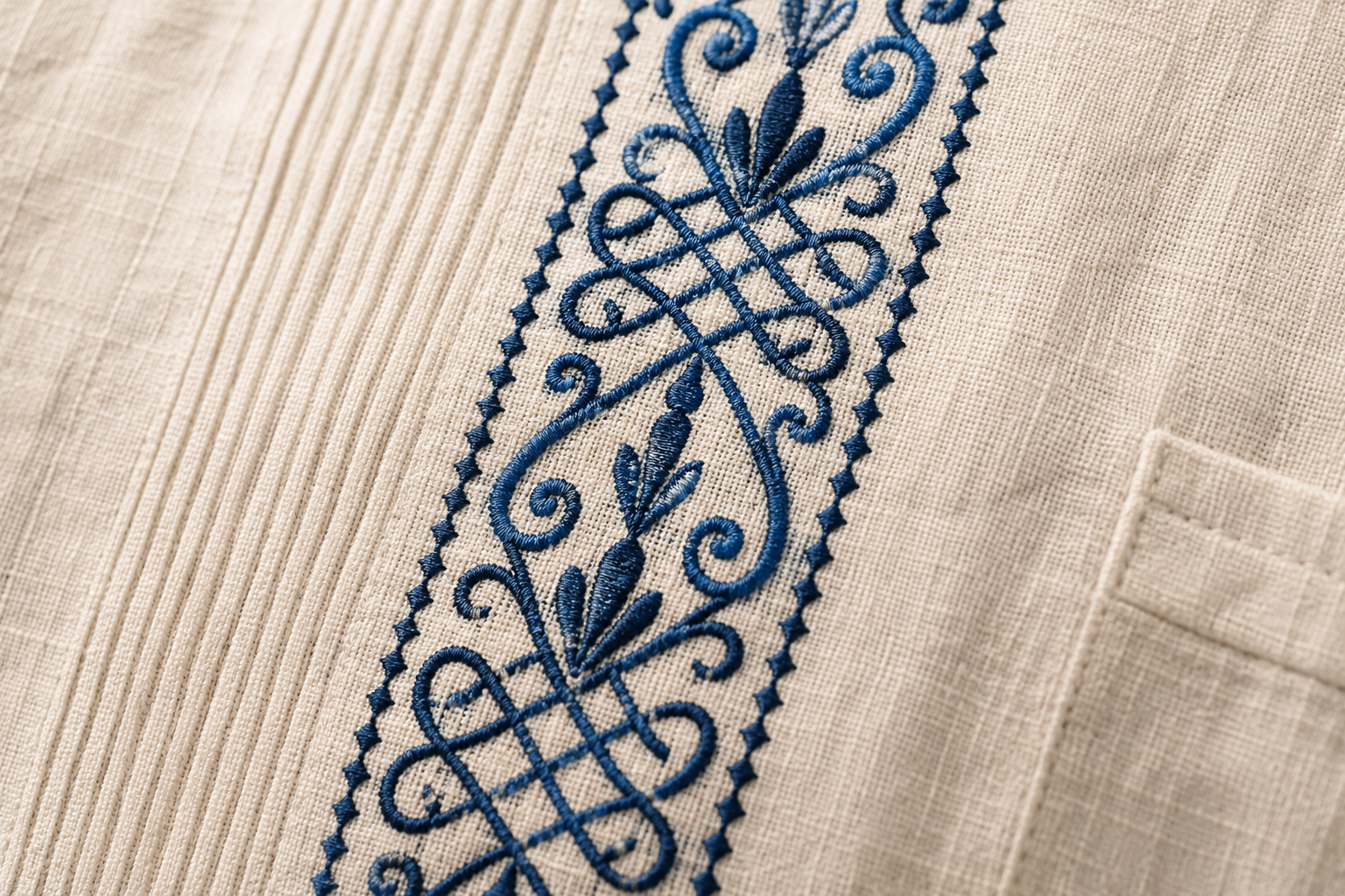 detalle de bordado artesanal en guayabera de lino hecha en Yucatán