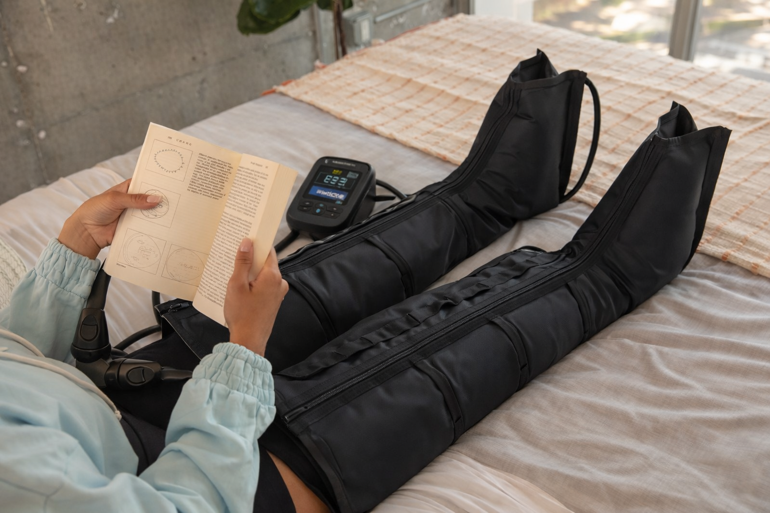 Botas de presoterapia KineLegs en uso