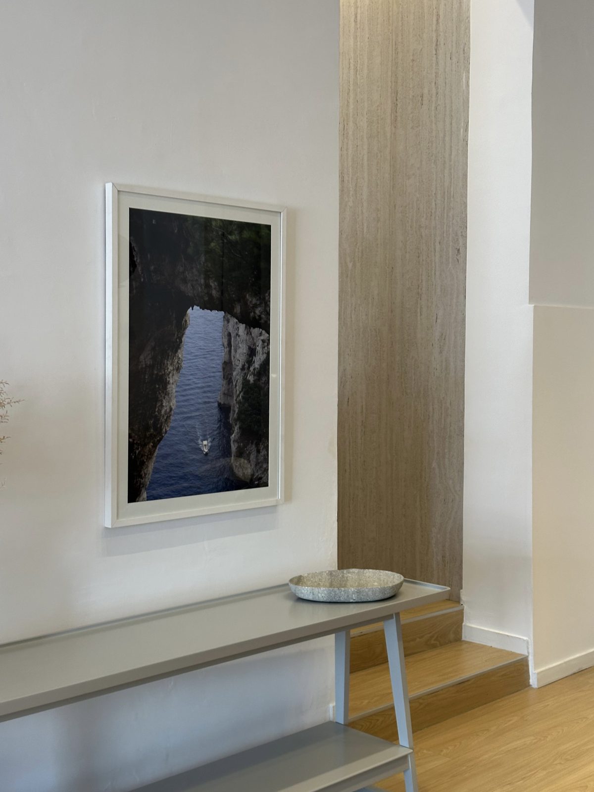 Obra de CAOS GALERÍA en un proyecto de interiorismo - Recibidor