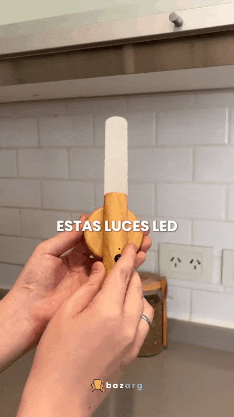 L&aacute;mpara nocturna en uso con sensor de movimiento